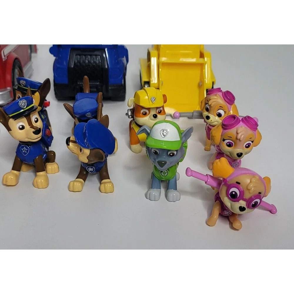 Huge Lot of 30 Paw Patrol Figures Vehicles Parts Chase Marshall Zuma Spin Master